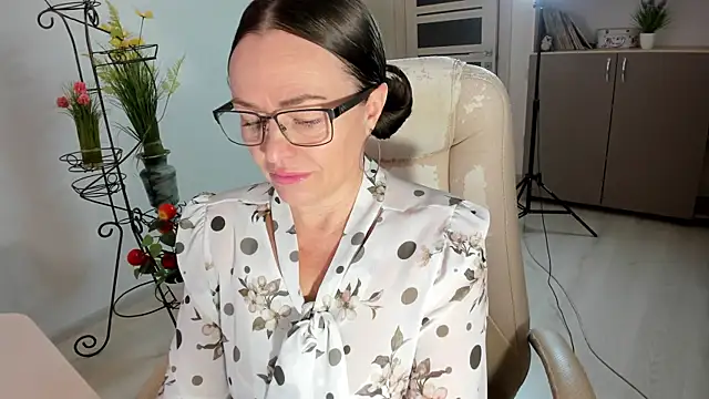 Vika73 online show from November 30, 6:50 am