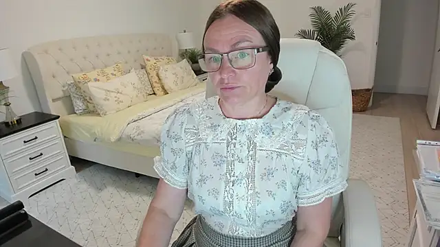 Snapshot of Vika73 chatting on May 11, 12:00 pm Vika73 online show from May 11, 12:00 pm