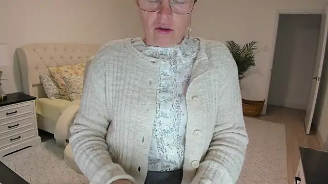 Snapshot of Vika73 chatting on May 30, 11:29 am Vika73 online show from May 30, 11:29 am