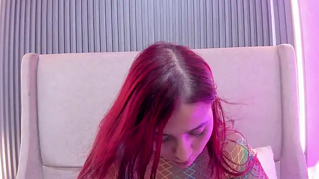 Snapshot of HannaScott_ chatting on June 6, 7:24 am HannaScott online show from June 6, 7:24 am