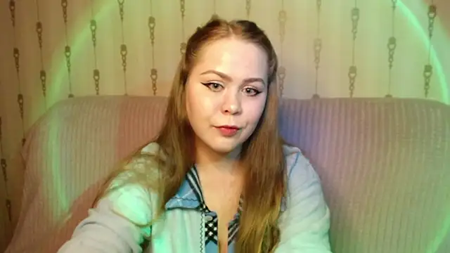 Snapshot of moon_cold chatting on May 21, 1:18 pm moon cold online show from May 21, 1:18 pm