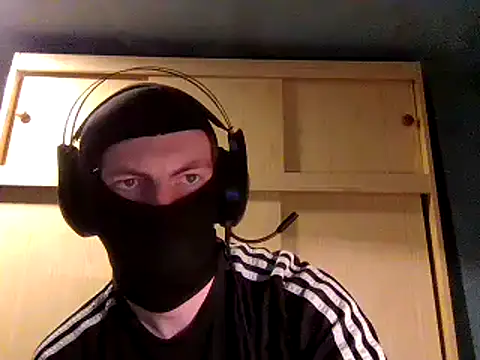 Snapshot of beuker22 chatting on June 13, 6:06 pm beuker22 online show from June 13, 6:06 pm