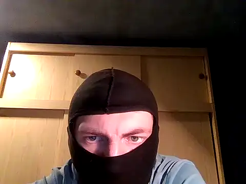 Snapshot of beuker22 chatting on July 6, 4:42 pm beuker22 online show from July 6, 4:42 pm
