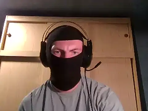 Snapshot of beuker22 chatting on July 23, 6:39 pm beuker22 online show from July 23, 6:39 pm