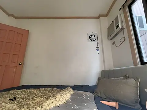 Snapshot of sundaeforger chatting on March 6, 4:42 am sundaeforger online show from March 6, 4:42 am