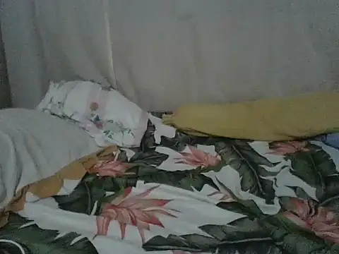 Snapshot of assqueenlovely chatting on July 9, 4:27 am assqueenlovely online show from July 9, 4:27 am