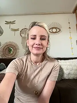 Lilygreen1 online show from May 19, 9:15 am