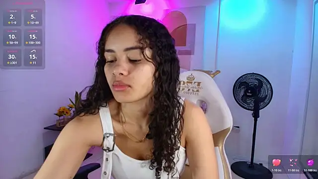 Snapshot of Baby_curly chatting on June 12, 7:02 pm Baby curly online show from June 12, 7:02 pm