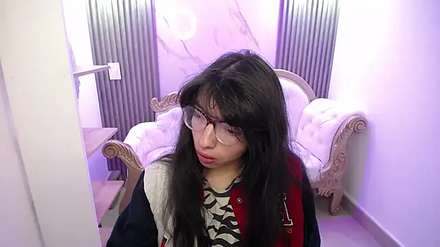Snapshot of Allyshon_ chatting on June 4, 7:53 pm Allyshon online show from June 4, 7:53 pm