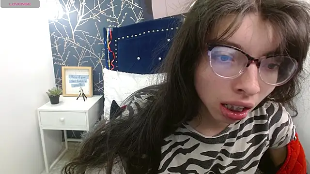 Snapshot of Allyshon_ chatting on June 29, 12:05 pm Allyshon online show from June 29, 12:05 pm