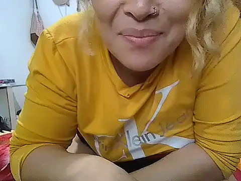 Snapshot of Layla-Astrum chatting on June 9, 2:39 pm Layla-Astrum online show from June 9, 2:39 pm