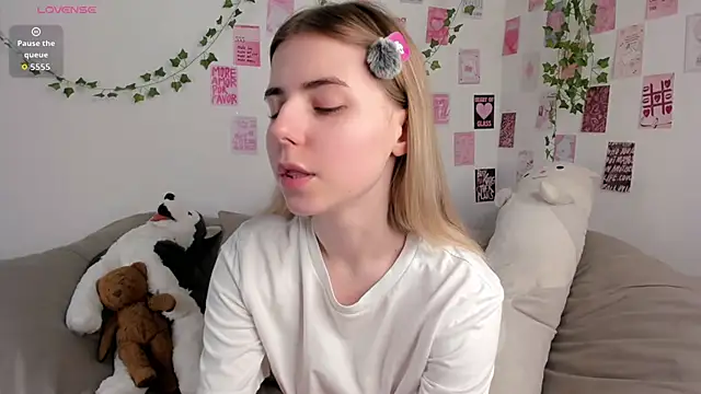 Snapshot of Honey_Lia chatting on June 20, 10:29 am Honey Lia online show from June 20, 10:29 am
