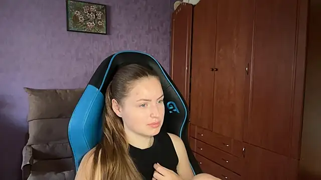 Snapshot of SilkSinner_ chatting on June 19, 9:24 am SilkSinner online show from June 19, 9:24 am