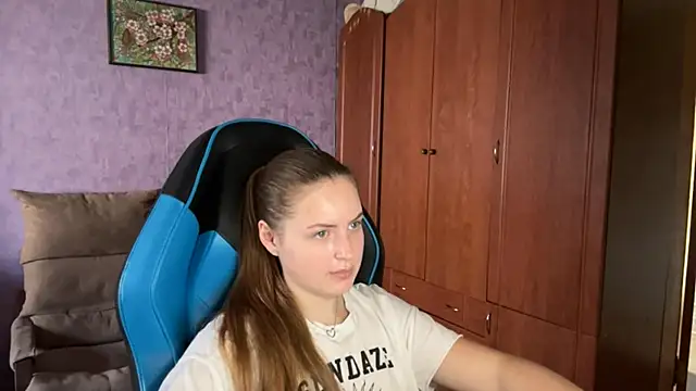 Snapshot of SilkSinner_ chatting on June 26, 10:52 am SilkSinner online show from June 26, 10:52 am