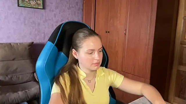 Snapshot of SilkSinner_ chatting on July 1, 11:23 am SilkSinner online show from July 1, 11:23 am