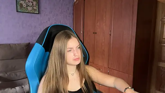 Snapshot of SilkSinner_ chatting on July 6, 8:22 am SilkSinner online show from July 6, 8:22 am