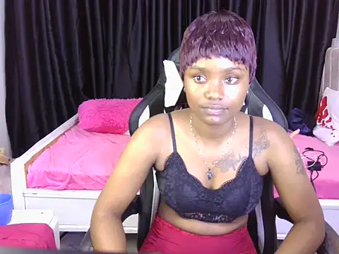 Snapshot of Queen_lyla01 chatting on May 21, 4:14 pm Queen lyla01 online show from May 21, 4:14 pm