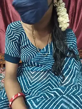 Snapshot of reshma124 chatting on July 6, 1:46 am reshma124 online show from July 6, 1:46 am