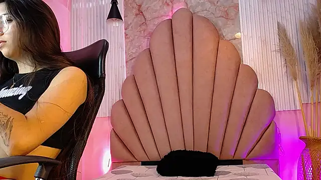 Kyomi Hunt online show from June 8, 4:13 am
