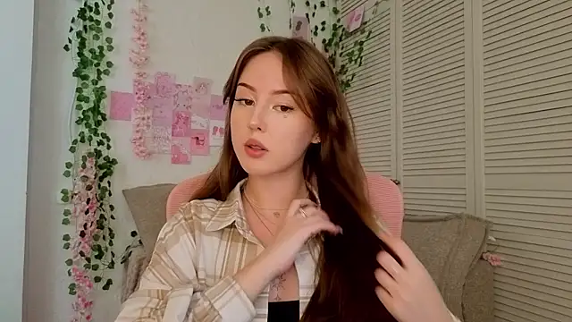 Snapshot of silver_grl chatting on June 17, 1:30 am silver grl online show from June 17, 1:30 am