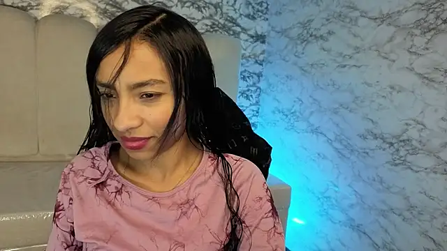 Snapshot of Adarasuri_v chatting on June 9, 3:29 am Adarasuri v online show from June 9, 3:29 am