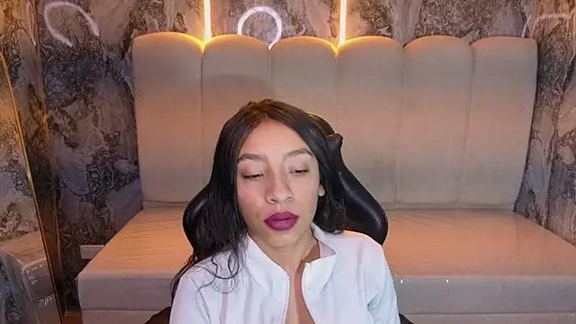 Snapshot of Adarasuri_v chatting on July 1, 3:08 am Adarasuri v online show from July 1, 3:08 am