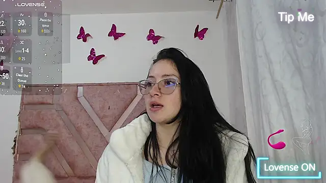 Snapshot of Angel-Hott_ chatting on June 23, 3:26 am Angel-Hott online show from June 23, 3:26 am