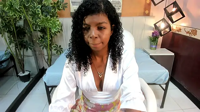 Snapshot of XtinaRave chatting on June 5, 7:52 pm XtinaRave online show from June 5, 7:52 pm