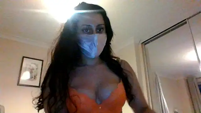 leila salem online show from June 11, 8:07 pm
