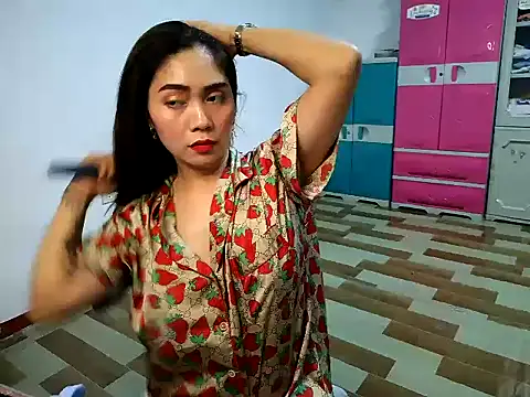 Snapshot of Sexynica chatting on June 13, 2:37 pm Sexynica online show from June 13, 2:37 pm