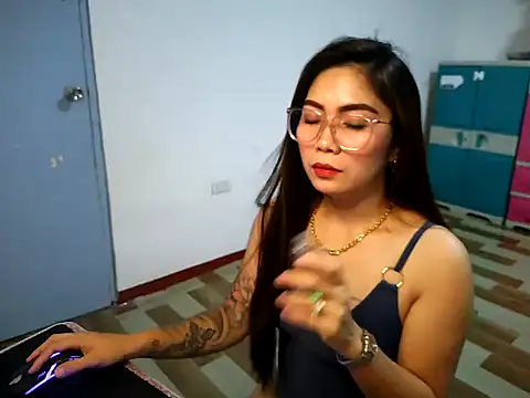 Snapshot of Sexynica chatting on June 17, 2:40 pm Sexynica online show from June 17, 2:40 pm