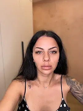 Snapshot of Ivy_Trixx chatting on June 25, 3:27 pm Ivy Trixx online show from June 25, 3:27 pm