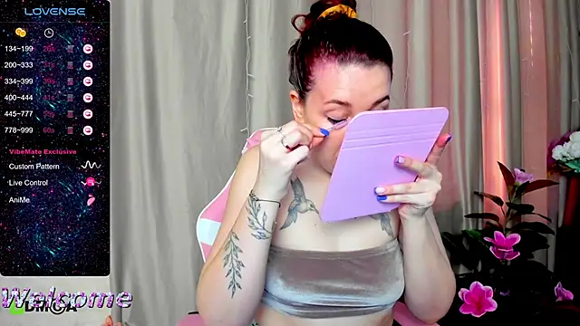 Snapshot of Arya_Curves chatting on June 5, 1:23 am Arya Curves online show from June 5, 1:23 am