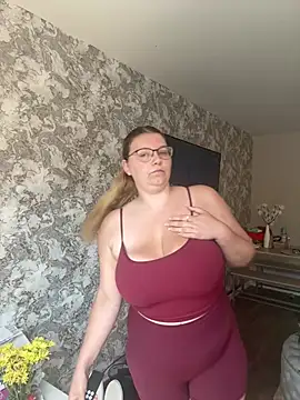 LucieLouBabe online show from July 7, 11:25 am