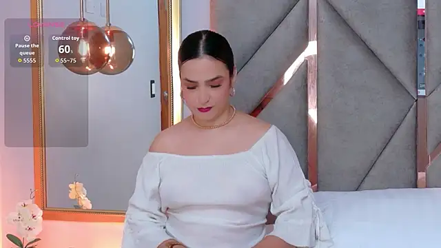 Snapshot of Laurent-Rose chatting on July 3, 1:28 pm Laurent-Rose online show from July 3, 1:28 pm