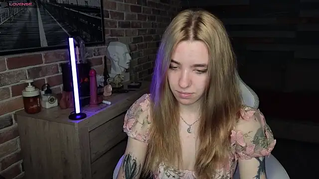 Snapshot of eva_swetty chatting on May 23, 9:08 pm eva swetty online show from May 23, 9:08 pm