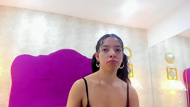 Snapshot of AlexaGill chatting on July 4, 11:49 am AlexaGill online show from July 4, 11:49 am