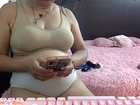 Snapshot of mommy-flabia chatting on June 10, 8:52 pm mommy-flabia online show from June 10, 8:52 pm