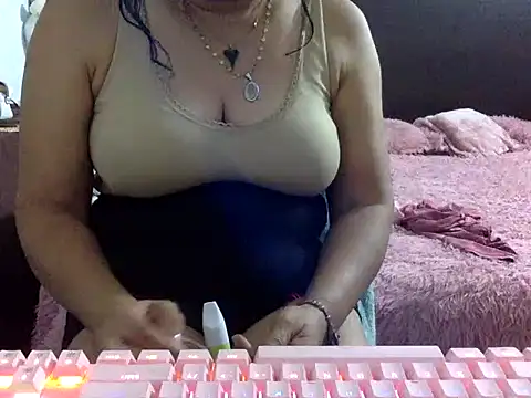 Snapshot of mommy-flabia chatting on June 11, 2:53 am mommy-flabia online show from June 11, 2:53 am