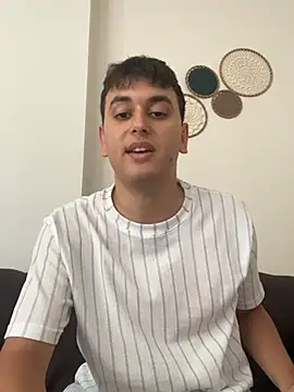 imjustaboyy1 online show from July 17, 10:33 am