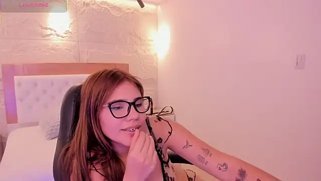 ROXI MOON1 online show from June 11, 7:23 pm