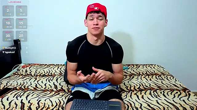 Luke Muscle online show from June 18, 11:53 pm
