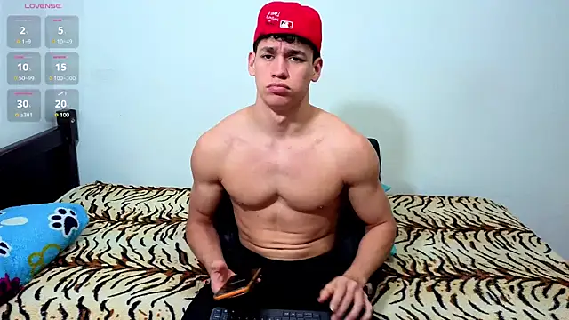 Luke Muscle online show from June 23, 1:14 am