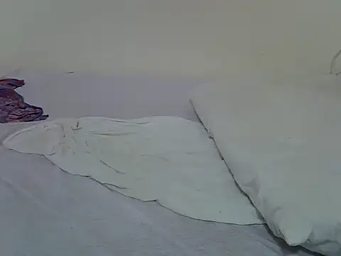 Snapshot of creamypetite chatting on June 13, 9:57 pm creamypetite online show from June 13, 9:57 pm