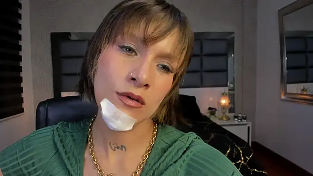 Snapshot of Mrs_Regina_clk chatting on July 21, 3:53 am Mrs Regina clk online show from July 21, 3:53 am