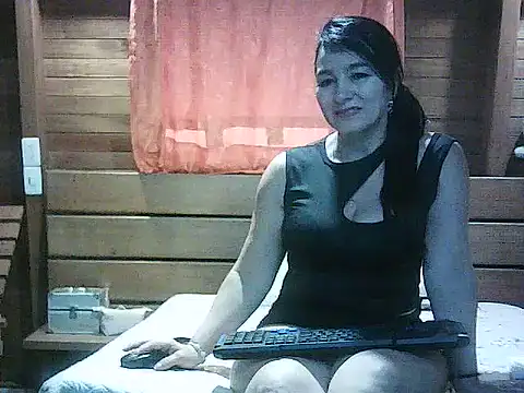 Snapshot of Anlly_garcia002 chatting on June 10, 11:03 pm Anlly garcia002 online show from June 10, 11:03 pm