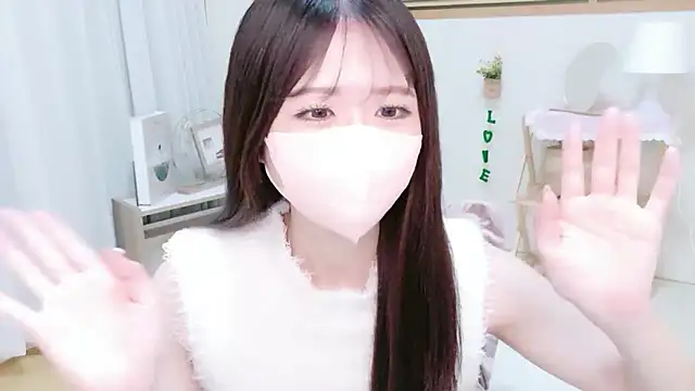 Snapshot of Yuinyaaa chatting on June 30, 7:42 am Yuinyaaa online show from June 30, 7:42 am