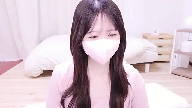 Snapshot of Yuinyaaa chatting on July 19, 7:23 am Yuinyaaa online show from July 19, 7:23 am