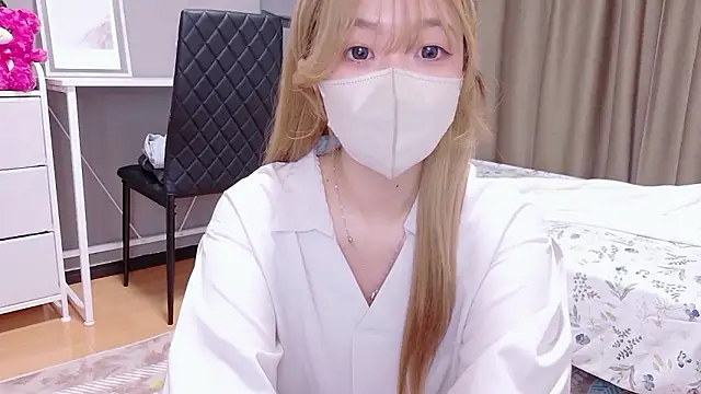 Riona H online show from May 23, 4:39 am