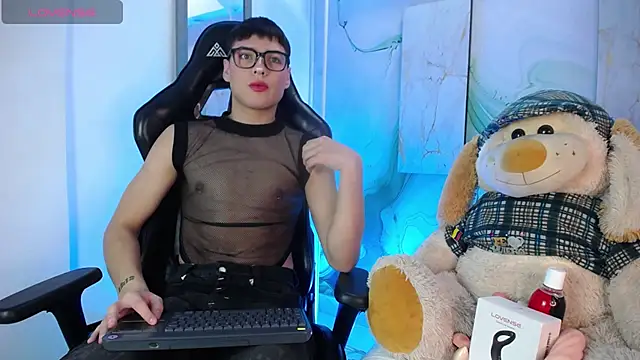 Snapshot of Connor_Kings chatting on June 24, 7:57 pm Connor Kings online show from June 24, 7:57 pm